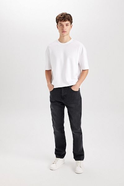 DeFacto Gerade Passform, normale Passform, normale Taille, Röhrenbein-Jeanshose D1813AX24WN