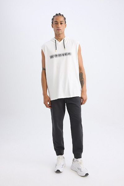 DeFacto Fit Slim Fit Slim Fit bedrucktes Kapuzenshirt A1819ax24au