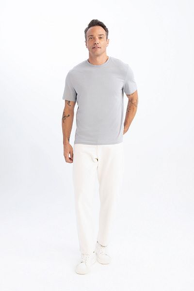 DeFacto 100 % Baumwolle Neues Basic-T-Shirt mit Rundhalsausschnitt und normaler Passform, einfarbig, kurzärmelig V7699az25sp