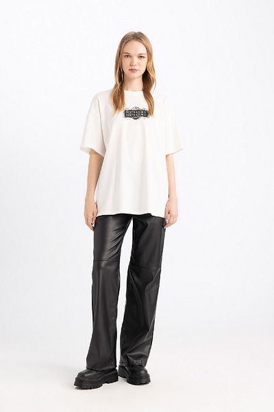DeFacto Beetlejuice bedrucktes Oversize-T-Shirt – Rundhalsausschnitt, kurze Ärmel D8363ax24au