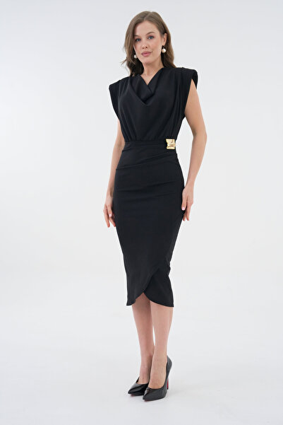 vuvutasarım Omuzu Vatkalı Anvelop Kesim Gold Aksesuarlı Degaje Yaka Midi Boy Kolsuz Siyah Abiye Elbise 77119