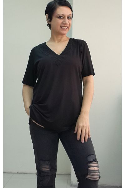 Mertcan Butik Black V-Neck Collar Lace Detailed Short-Sleeved Combed Viscose T-Shirt