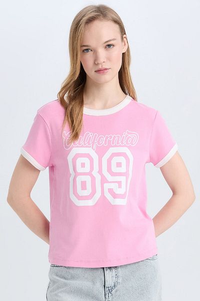 DeFacto Bedrucktes, geripptes T-Shirt mit Rundhalsausschnitt – kurze Ärmel, normale Passform E0675AX25SM