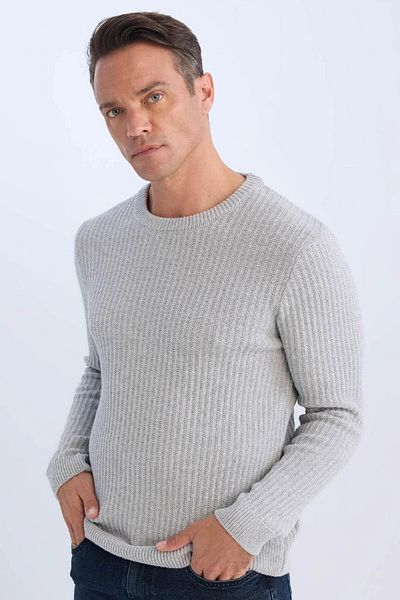 DeFacto Standard-Fit-Strickpullover mit Rundhalsausschnitt E0811ax24wn