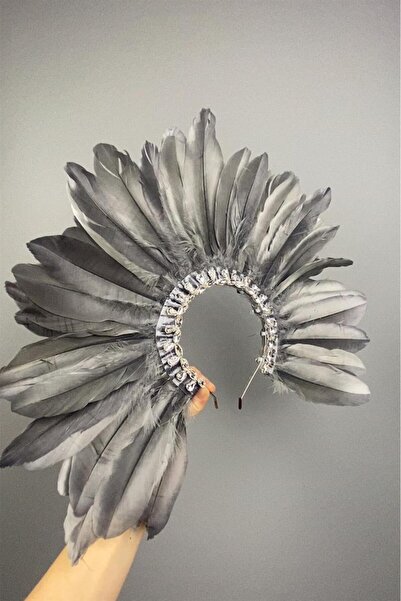 Limelia Stone Detailed Feathered Henna Crown Dali Model Bridal Accessory