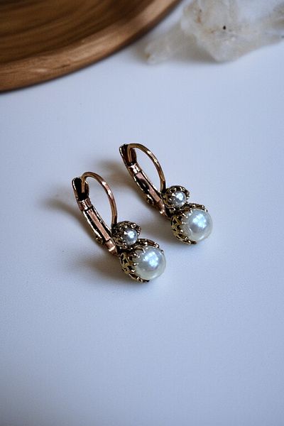 FAYRA ACCESSORIES Minimal Dangle Earrings with Round Stone