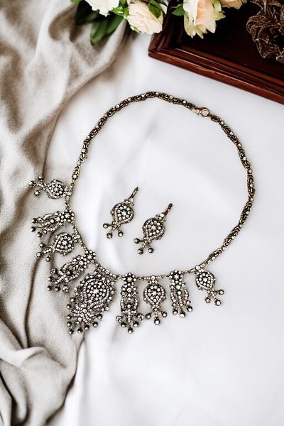 FAYRA ACCESSORIES Zircon Stone Design Necklace and Earrings Set