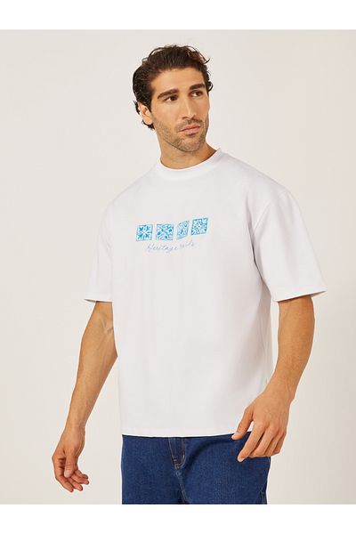 Styli Graphic Print Oversized T-Shirt with Back Applique