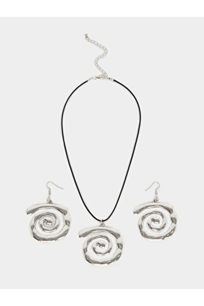 Styli Shell Drop Necklace and Dangle Earrings Set