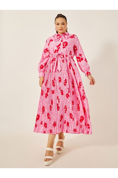 Styli Plus Size Floral Print Pleated A-Line Maxi Dress