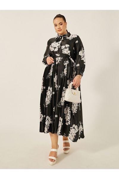 Styli Plus Size Floral Print Pleated A-Line Maxi Dress