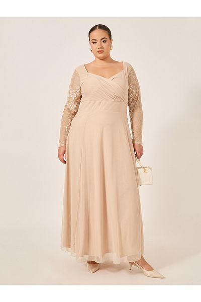 Styli Plus Size Flocked Floral Sleeves Sweetheart Neck A-Line Maxi Dress