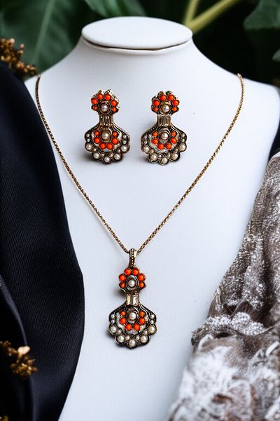 FAYRA ACCESSORIES Sensu Necklace and Earrings Set