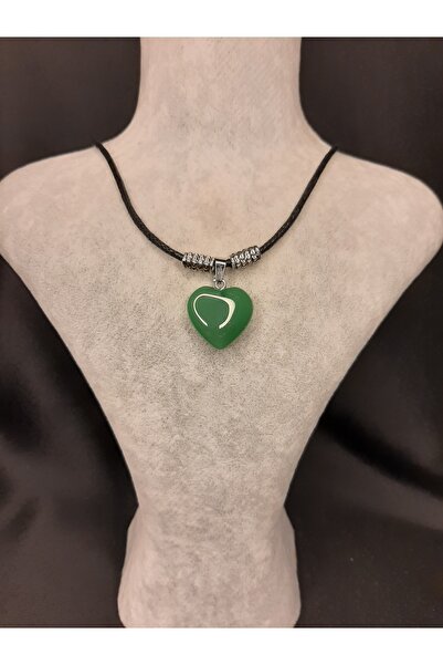 makadi 💚   قلادة قلب من حجر اليشم الطبيعي - أيقونة الوفرة والحظ 💚