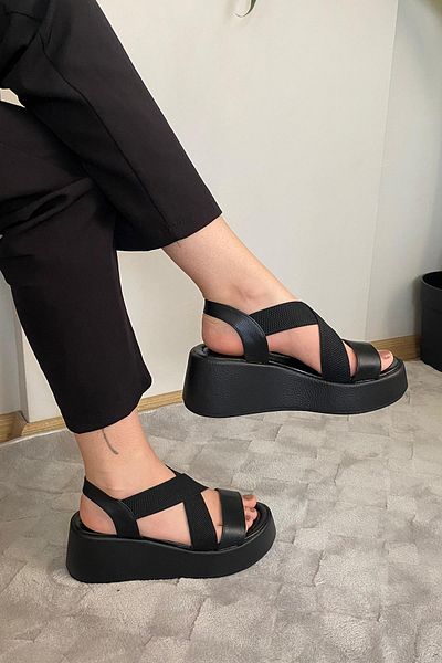 Preshley Sandale cu pană cu detaliu din cauciuc negru Mokka pentru femei