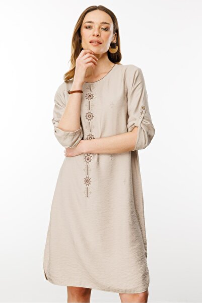 Desen Triko Kadın Sıfır Yaka Önü Nakışlı Elbise Bej