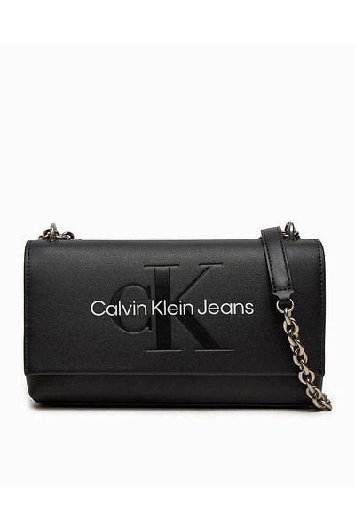 Calvin Klein حقيبة كتف مرسومة