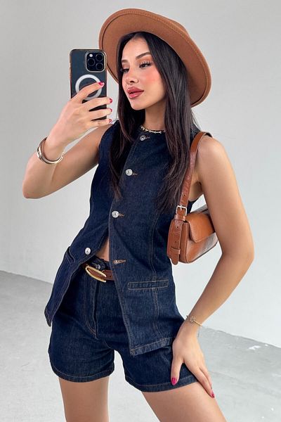 Cappmoda TKM-0432 Σετ δύο τεμαχίων Boyfriend σορτς με γιλέκο με κουμπιά μπλε τζιν