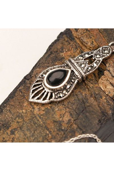 Skygo Belted Silver Chain Oltu Stone Necklace