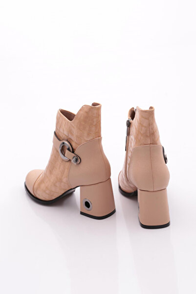 DGN Kadın Metal Aksesuarlı Topuklu Bot Nude 81421033