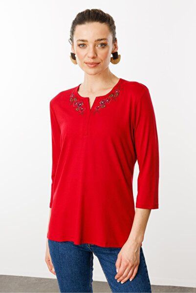 Desen Triko Жіноча блуза з відкритим коміром та вишивкою з трикотажу, червона