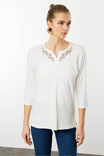 Desen Triko Γυναικεία Μπλούζα Εκρού Κέντημα με Ανοιχτό Γιακά
