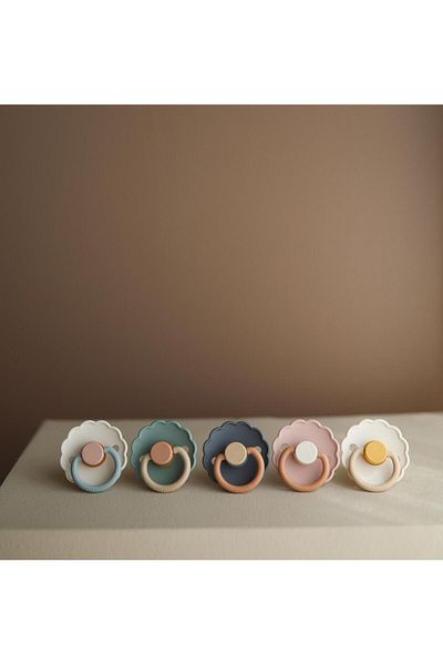 Frigg Daisy Silicone Pacifier - Biscuit 0-6 Months