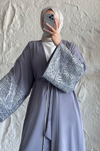 InStyle عباية رمادية بأكمام مطرزة بالترتر
