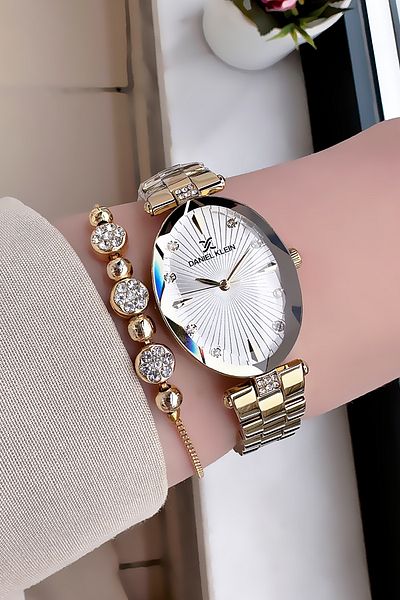 Daniel Klein   Gift Bracelet with Feminine Gold Color Fountain Clock