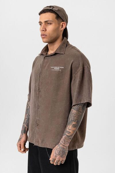 VAMOSCLO Предварително изпрана широка риза с къс ръкав и принт с кафе