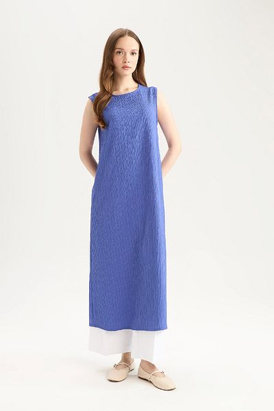 DeFacto Regular Fit Crew Neck Základní Plain Seersucker Textured Midi šaty bez rukávů E1822ax25sp