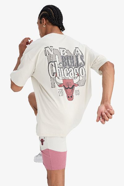 DeFacto DeFactoFit NBA Chicago Bulls Μπλουζάκι με λαιμόκοψη μεγάλου μεγέθους E2185AX25SM
