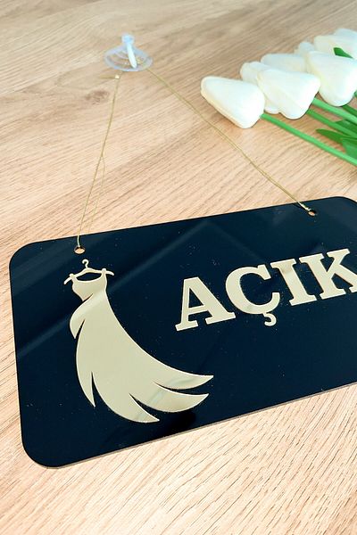 Kuzeylina Open/Closed Sign Door Sign for Boutiques and Clothing Stores - with Gold Design