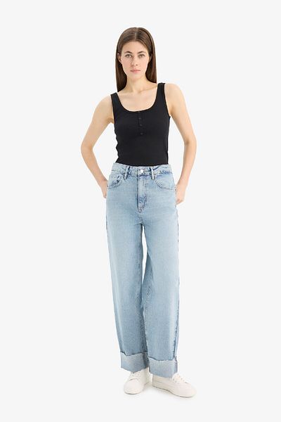 DeFacto Slim Fit Slim Fit Camisole-Tanktop mit quadratischem Ausschnitt und geripptem Muster E2173AX25SP
