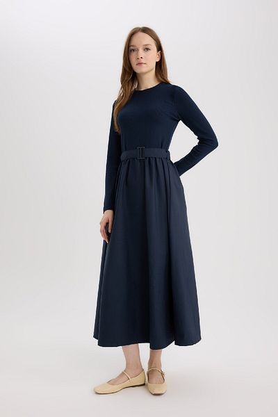 DeFacto Regular Fit Langarm-Maxikleid mit Rundhalsausschnitt und Fallschirm E5916AX25SP