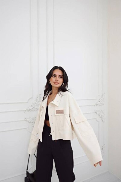 SUFFLE WEAR كريمي - سترة مطرزة متعددة الجيوب