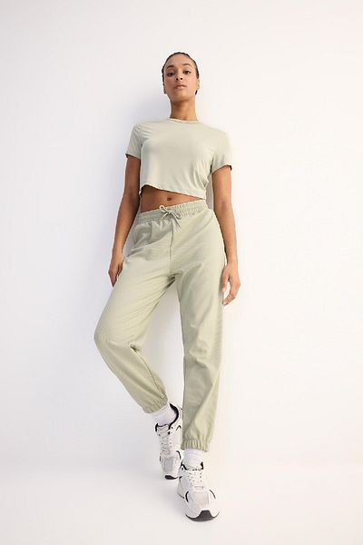 DeFacto Fit Crop Crew Neck Basic Plain Athlete Short Sleeve T-Shirt D7295Ax25Sp