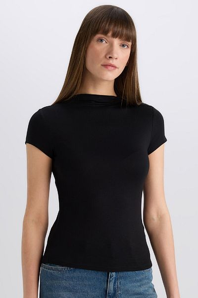 DeFacto Slim Fit Slim Fit Half Turtleneck Soft Touch Kurzarm-T-Shirt E5906ax25sp