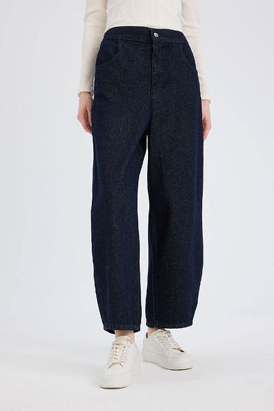 DeFacto Knöchellange, weiche Jeanshose mit Barrel-Passform und elastischem Bund und Taschen E3873AX25SP