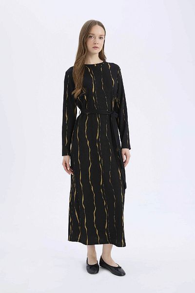 DeFacto Langärmliges Maxikleid mit normaler Passform und Rundhalsausschnitt E5461AX25SP