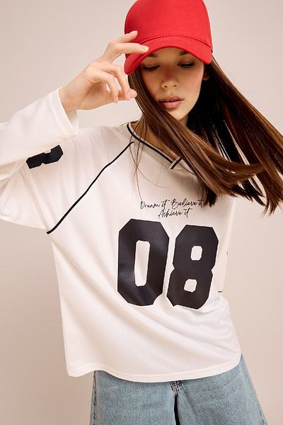 DeFacto Coool Oversize Wide Fit V-Ausschnitt bedrucktes Jersey-Stoff-Langarm-T-Shirt E5370ax25sm