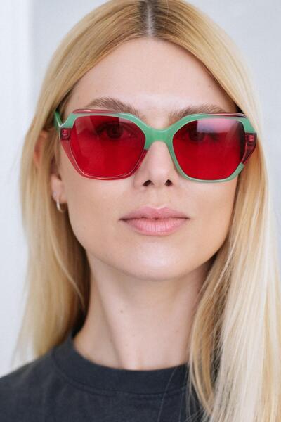Bilge Karga نظارة شمسية سونجي باللون الأخضر والأحمر