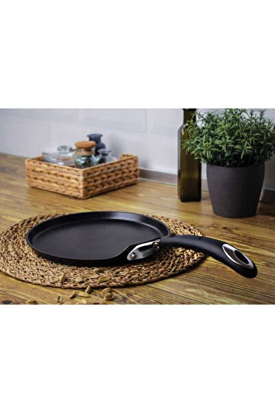 Berlinger Haus Pancake pan with titanium surface 25 cm Black Professional Line