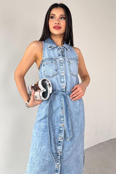 Cappmoda ELB-01759 Rochie albastră din denim cu nasturi și curea