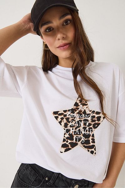 Bianco Lucci Γυναικείο μπλουζάκι Leopard Star με στάμπα με λαιμόκοψη