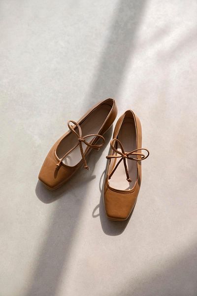 STRASWANS Sara Women's Ankle Strap Wrinkled Leather Ballerinas Camel