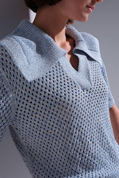 JOIN US Μπλε μπλούζα με λαιμόκοψη με λεπτομέρεια από σμάλτο