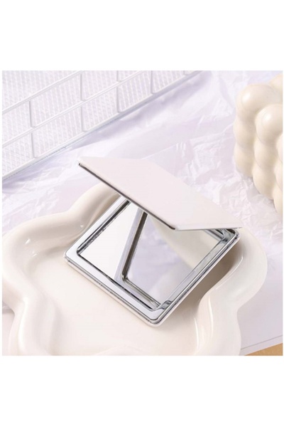 Arzu Güzel Cosmetics Kare Suni Deri Cep Aynası Beyaz 2X Büyüteçli Katlanabilir Çanta Boyu Ayna