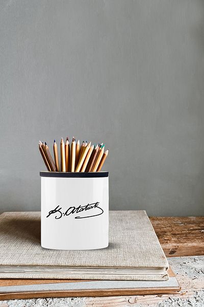 bymat Θήκη για στυλό K.Ataturk Signature Design - Κεραμική θήκη για στυλό - 9cm Ύψος - Διπλή Εκτύπωση -kl25yh-101