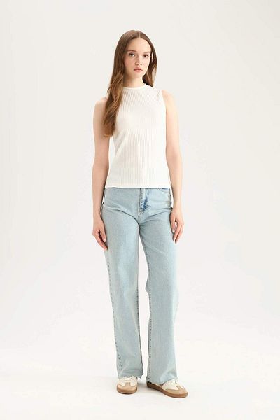 DeFacto Normale Passform, einfaches, gerades, geripptes, ärmelloses Camisole-T-Shirt E7568ax25sp